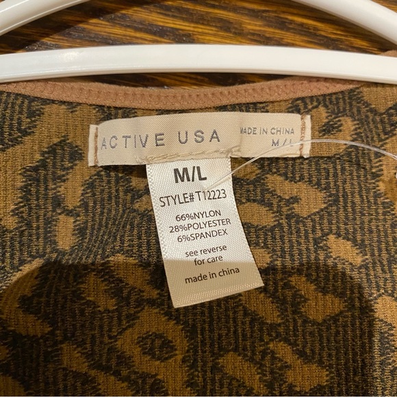 Rib-knit leopard print crop top size M - Picture 4 of 4